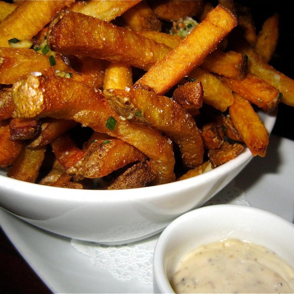 Crispy Truffle Fries & Garlic Aioli